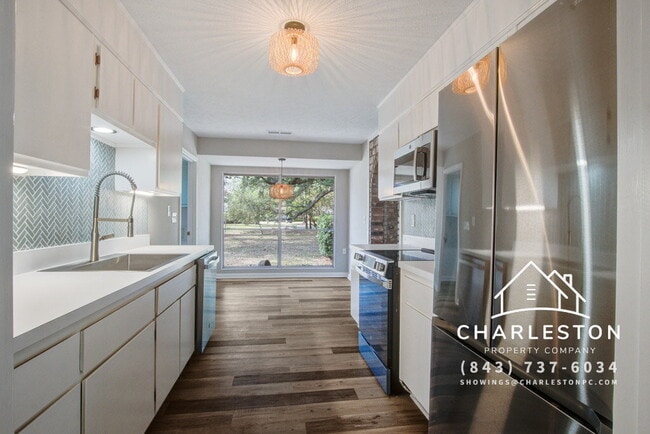 Building Photo - 1805 Chelwood Cir