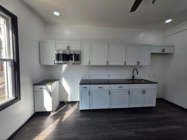 Building Photo - Fully Updated 2 bedroom 1 bathroom home for rent!