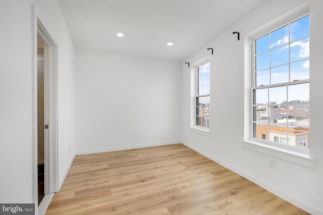 Building Photo - 2045 Trenton Ave