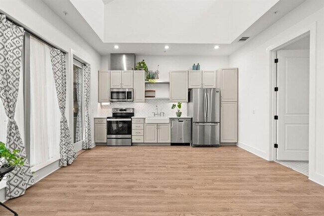 Building Photo - 4704 Sunset Trail