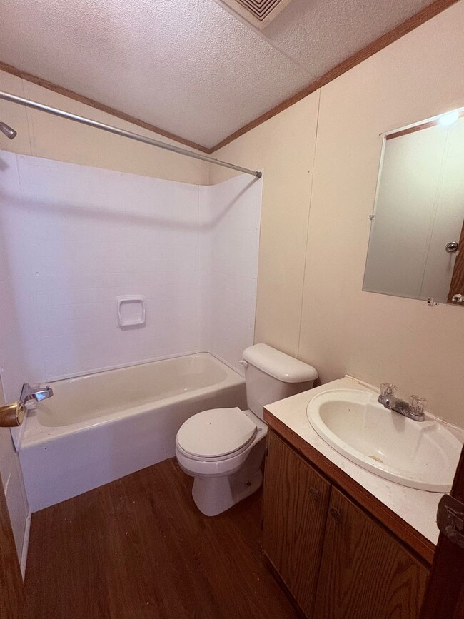 Building Photo - 2 Bed 2 Bath Mobile Home in Rockwell Village