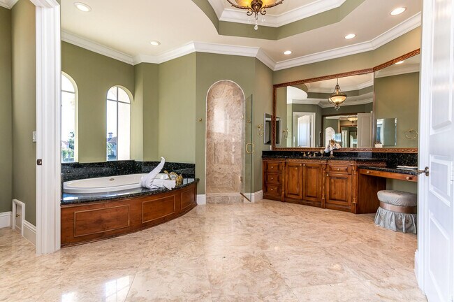 Building Photo - 580 Admirals Way