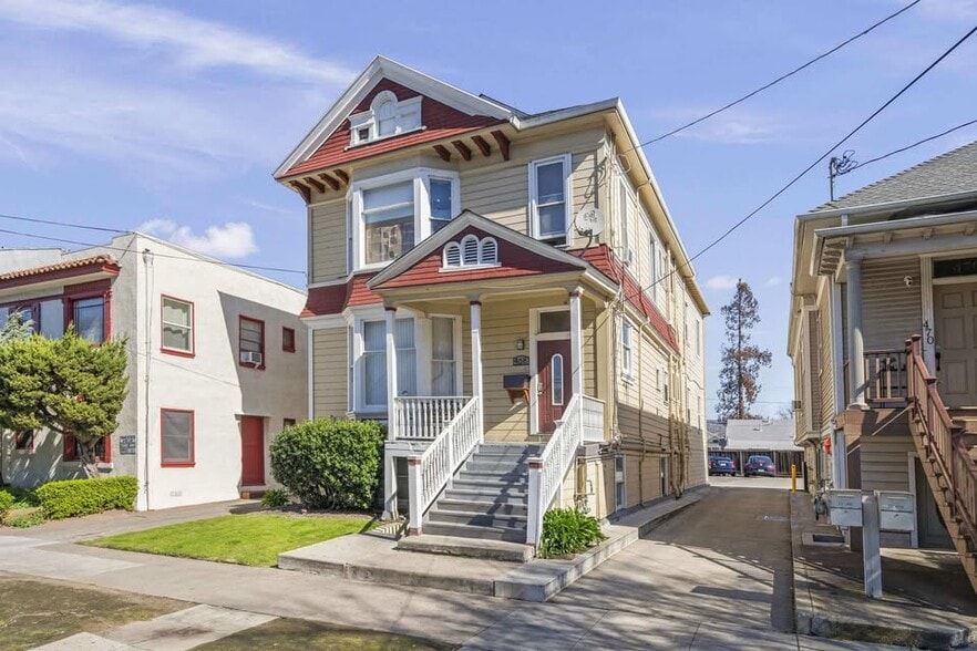Building Photo - 468 S 6th St