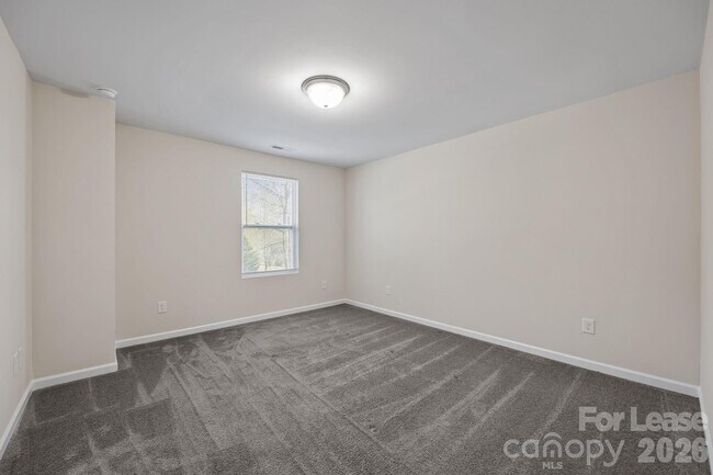 Building Photo - 409 Kickapoo Ave