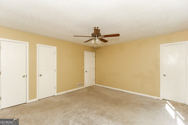 Building Photo - 507 Hollow Ct