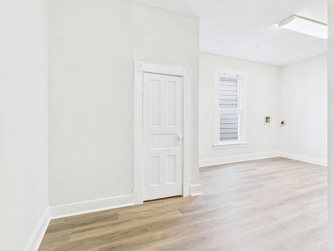 Building Photo - 3314 3rd Ave