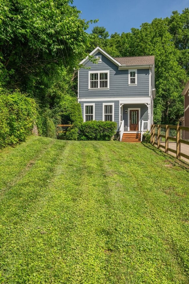 Building Photo - Beautiful 3-bed, 2.5-bath home offering 2,003 sq ft in the heart of East Nashville