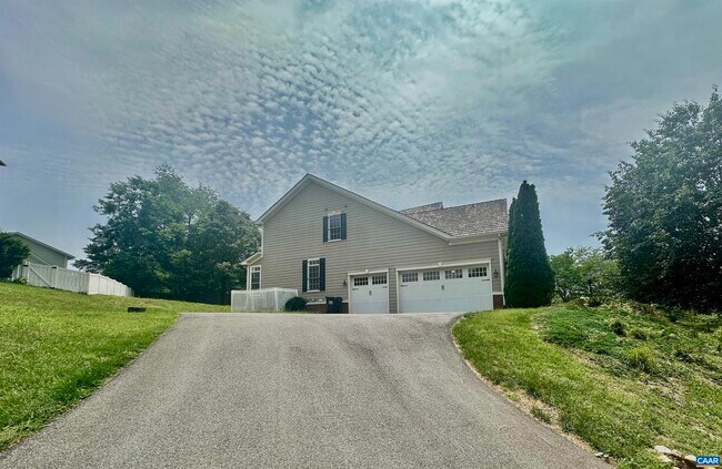 Building Photo - 252 Millstream Dr
