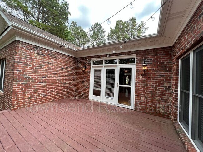 Building Photo - 7049 Pitcairn Dr