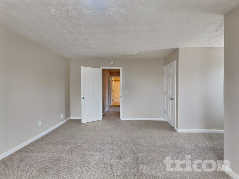 Building Photo - 517 Cathedral Dr