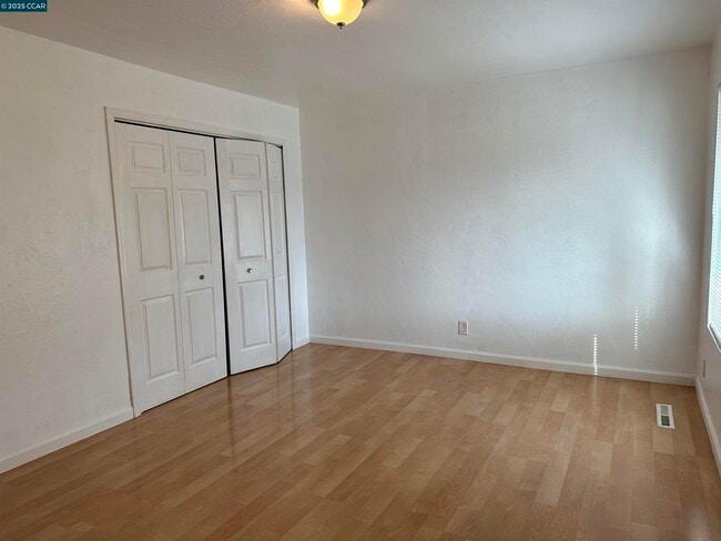 Building Photo - 89 Villa Cir