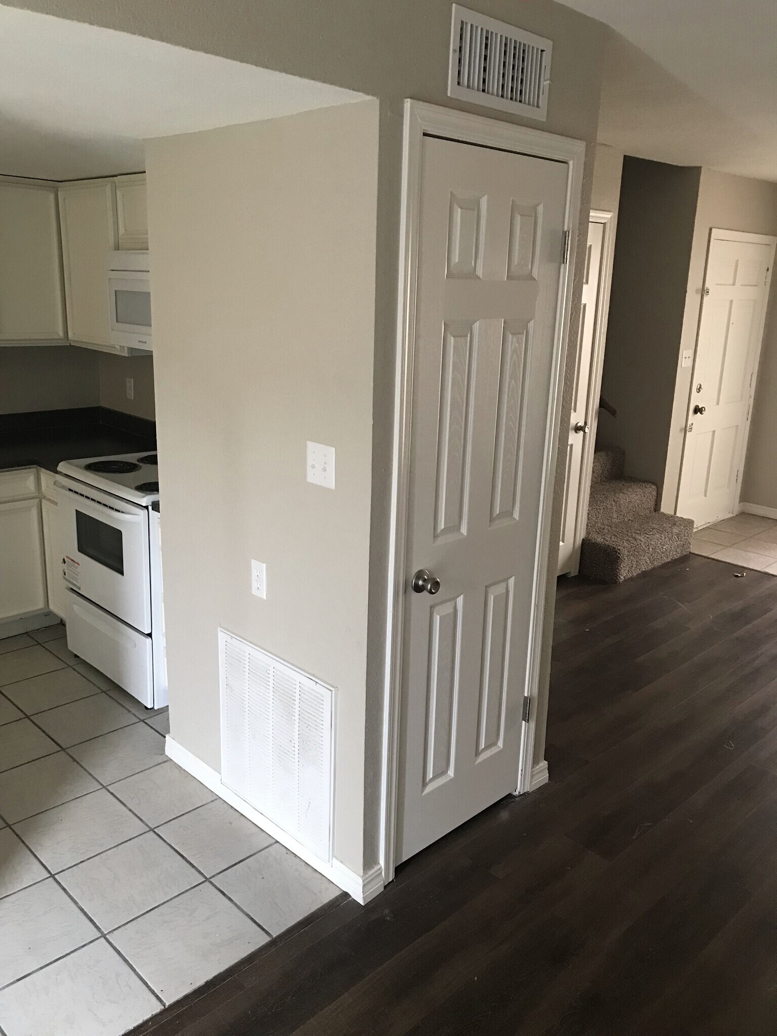Building Photo - 825 Hardy Springs Cir