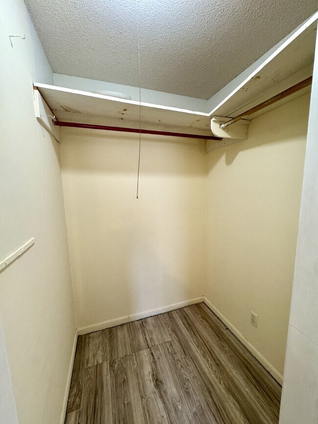 Building Photo - 163 Vining Dr