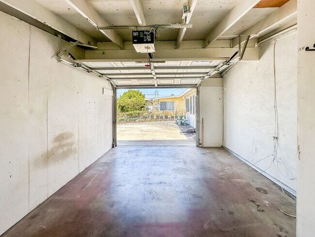 Building Photo - SD: Spacious 4BD/2BA Home in Imperial Beach with Large Yard, Turf Backyard & Attached Garage