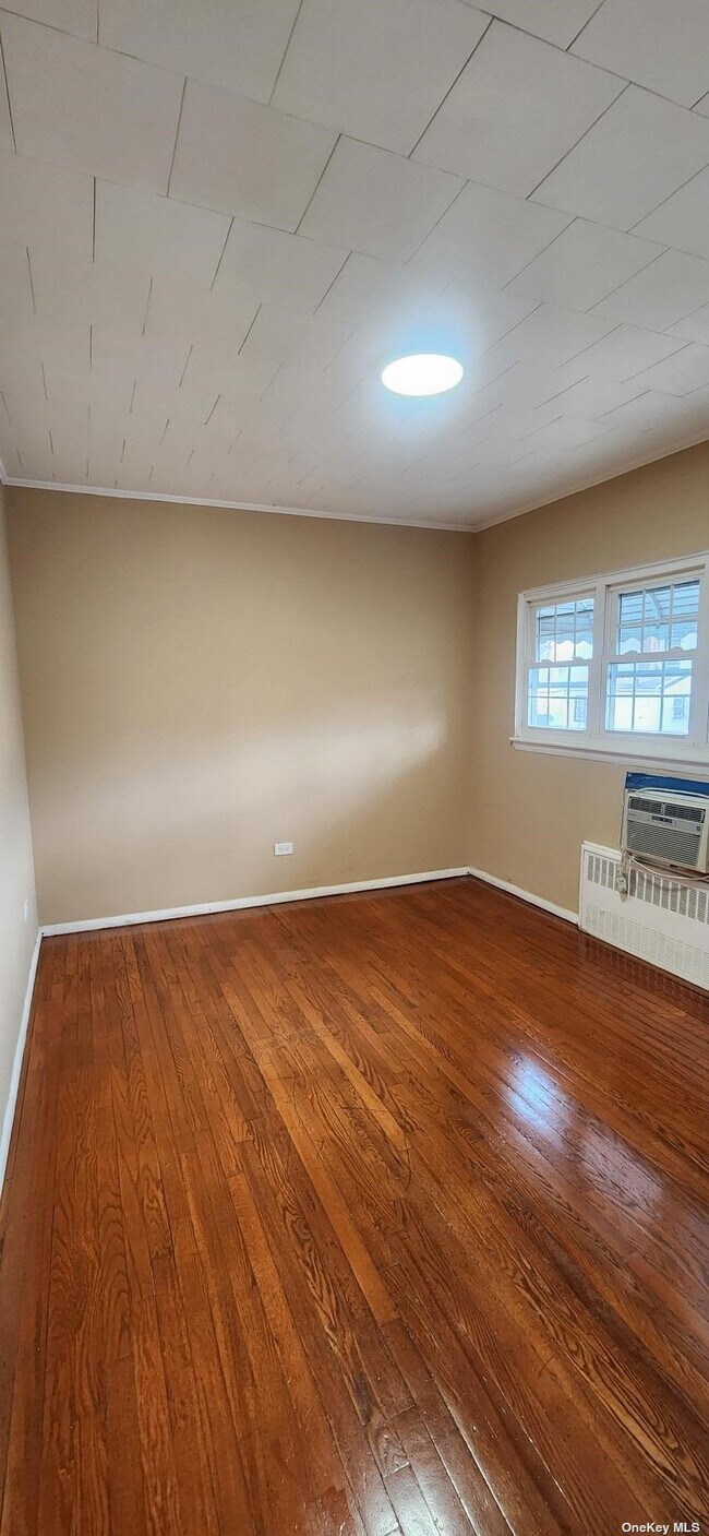 Building Photo - 191-40 116th Ave