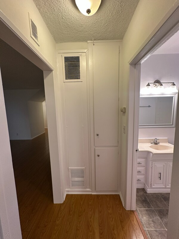 Building Photo - 1906 Pelham Ave