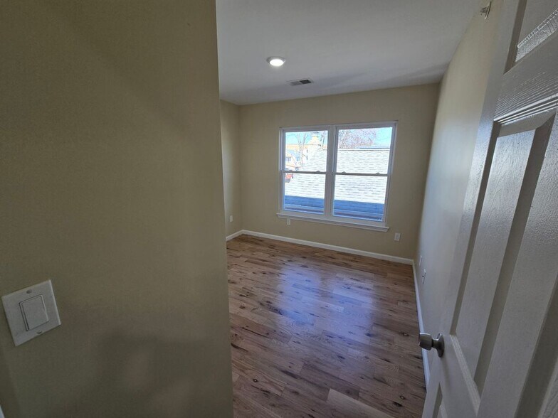 Building Photo - 53 Philip Pl