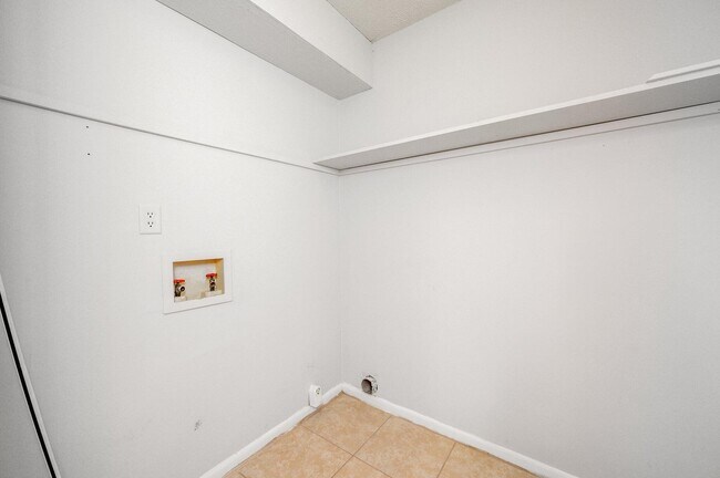 Building Photo - 152 Scottwood Dr SE