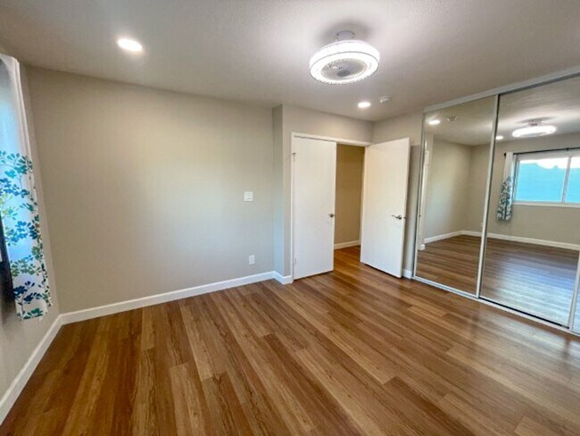 Building Photo - 38594 Royal Ann Common