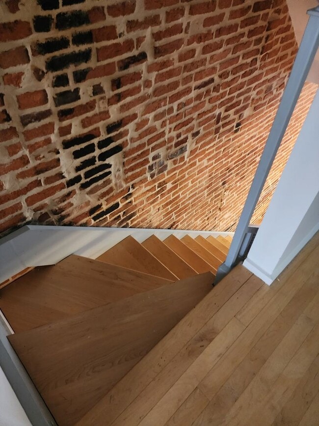 Building Photo - 4 E Henrietta St