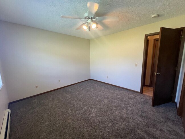 Building Photo - Fully Renovated 2-bed, 1-bath Apartment with a Garage Stall!