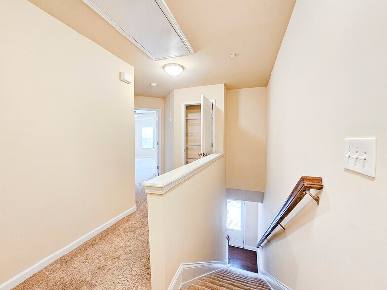 Building Photo - 1113 Dayton Dr