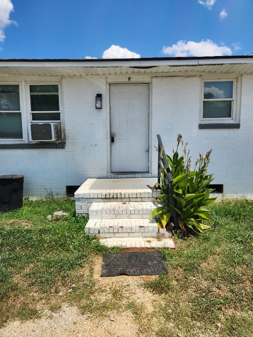Building Photo - 4835 N Old Laurens Rd