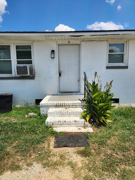 Primary Photo - 4835 N Old Laurens Rd