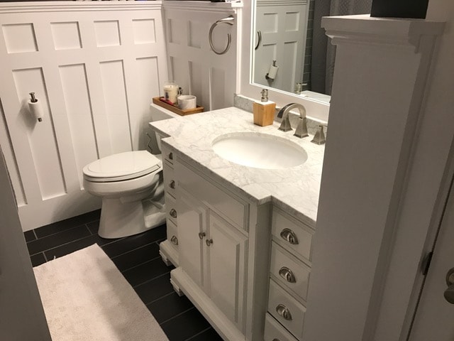 remodeled bathroom with tub/shower - 3125 W 66th St