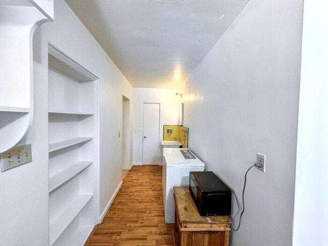 Building Photo - Charming 3-Bedroom Home in a Quiet Neighbo...