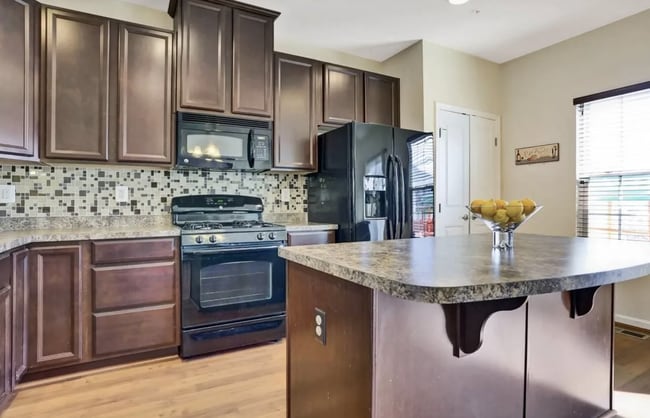 Building Photo - Coming Soon! "Charming 3-Bedroom Townhouse Retreat with Spacious 1960 sq ft Layout in York, PA!"