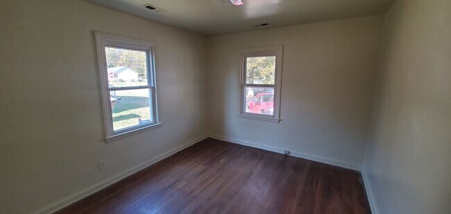 Building Photo - 2 Bedroom Duplex