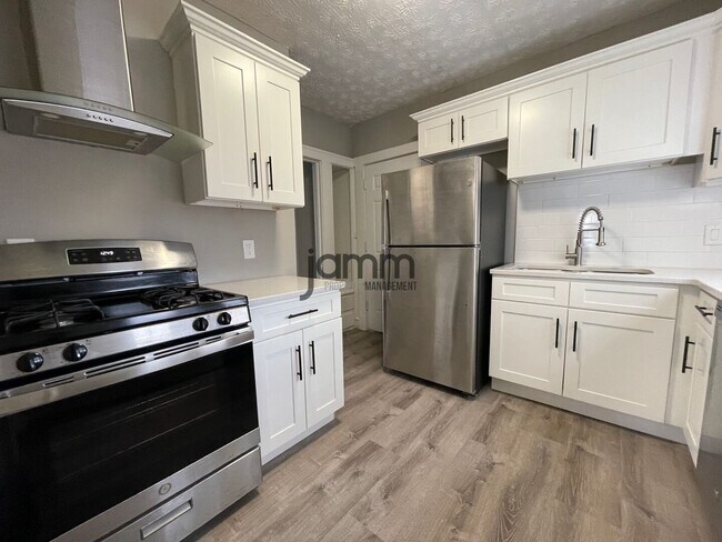 Building Photo - 2121 Carabel Ave
