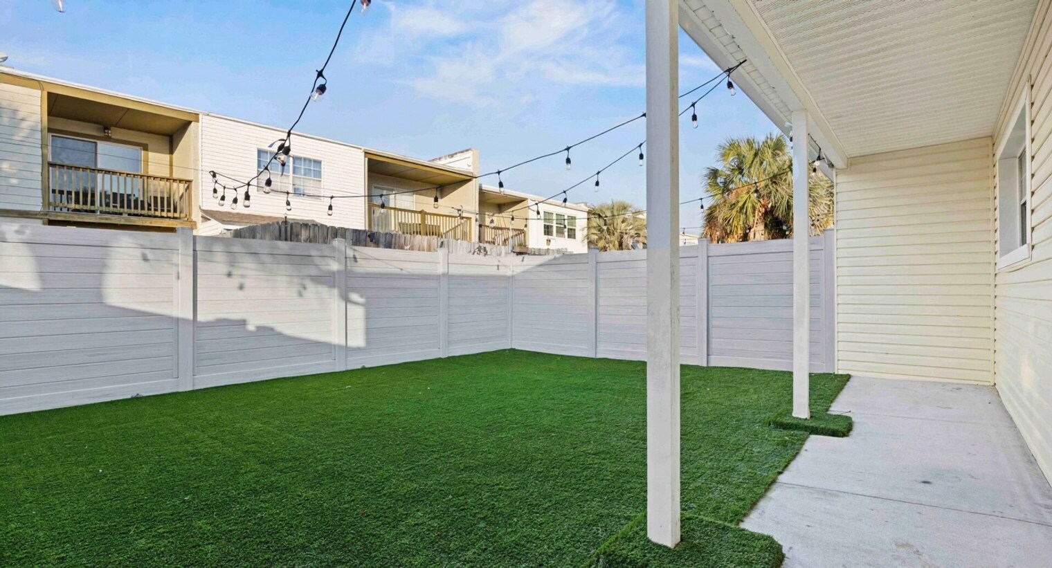 Building Photo - 209 Angelfish Ave.
