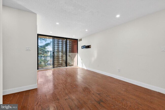Building Photo - 16 S Van Dorn St
