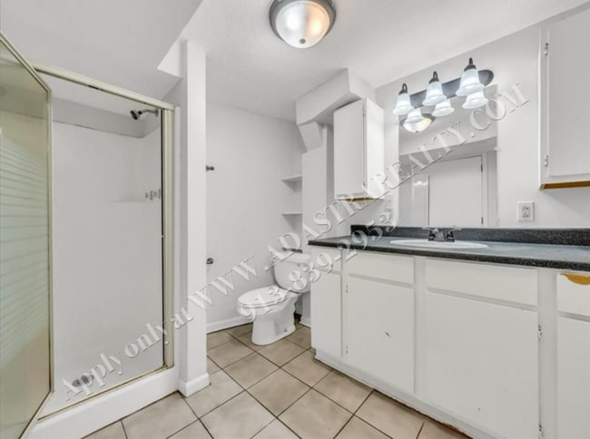 Building Photo - Updated 4 Bed 2 Bath Home in Lees Summit-C...