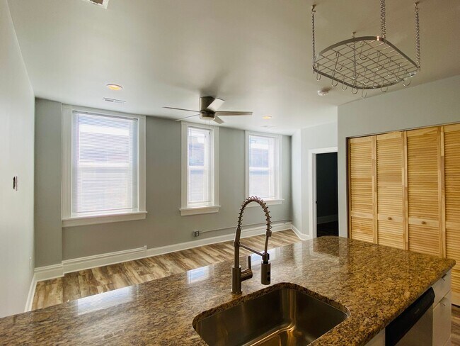 Building Photo - 3001 W Cary St