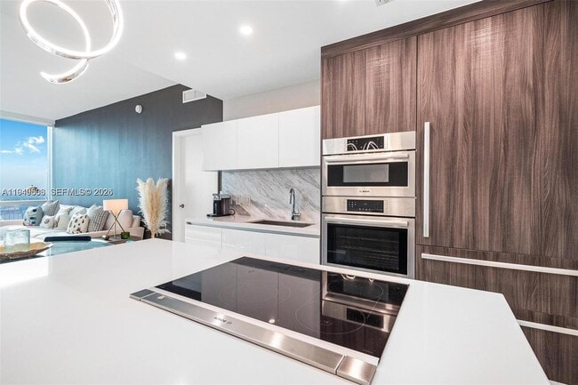 Building Photo - 851 NE 1st Ave