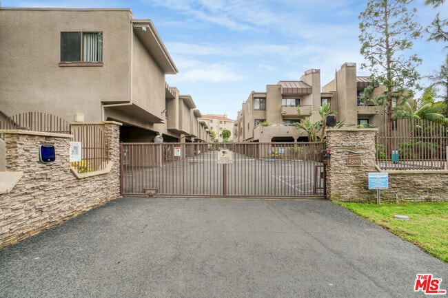 Building Photo - 8300 Manitoba St