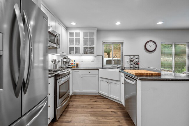 Building Photo - 314 Via Colinas