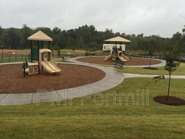 Building Photo - 521 Vine St