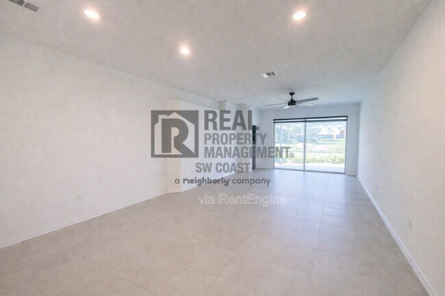 Building Photo - 2555 Vine Ave