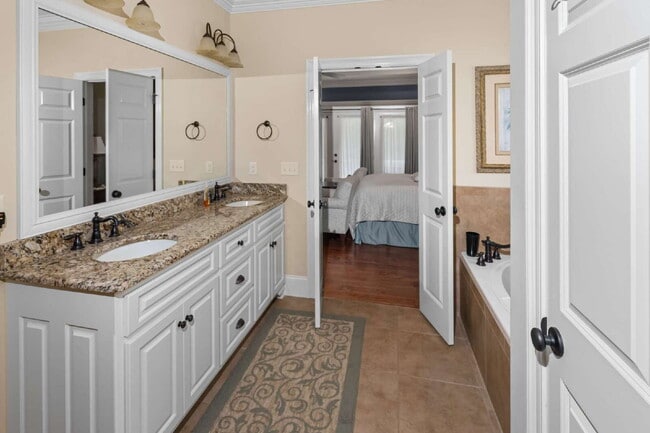 Building Photo - Beautiful Executive style home on an acre