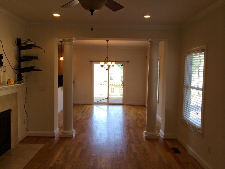 Building Photo - 710 Palatine Ave