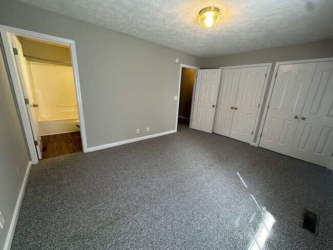 Building Photo - Hamlet Square Townhomes Unit 2344C