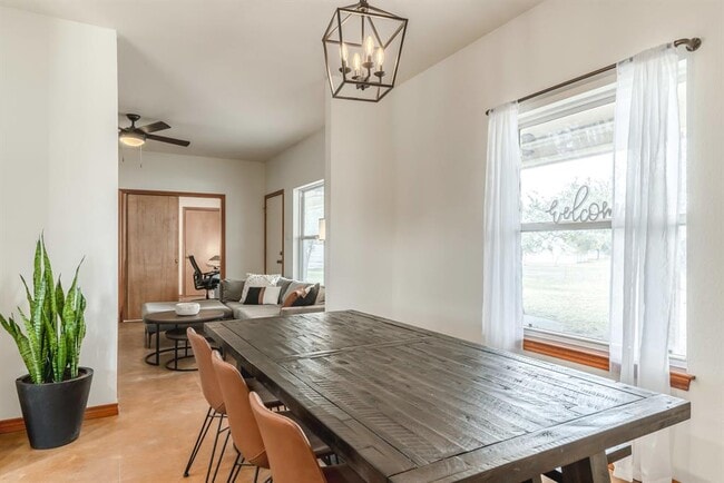 Building Photo - 2551 Spring Valley Dr