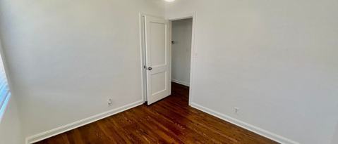 Building Photo - 2553 Myra St