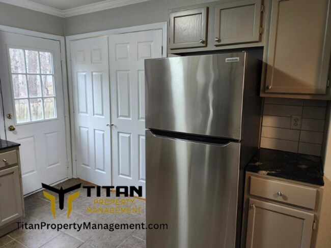 Building Photo - 2 bed/2 bath Apartment