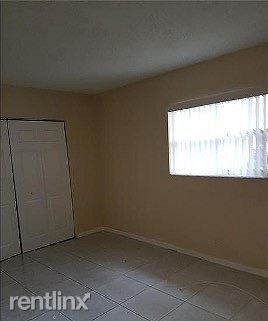 Building Photo - 3 br, 2 bath Townhome - 7640 SW 10th St B