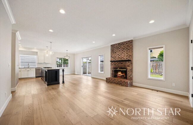 Building Photo - Westlake Traditional with Private, Level B...